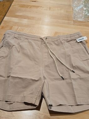 Goodthreads Men's XL Drawstring  Shorts in Light Khaki Brown